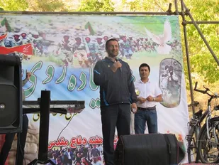 پیاده روی خانوادگی  به مناسبت هفته دفاع مقدس در بروجن