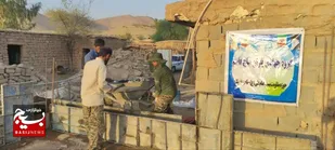 جهادگران بسیجی پای کار محرومین در اردوی جهادی احداث خانه محروم&nbsp;