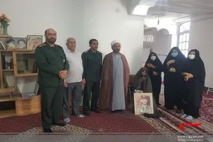 دیدار مسوول دفترنمایندگی ولی فقیه در سپاه فراشبند با خانواده معظم شهدا