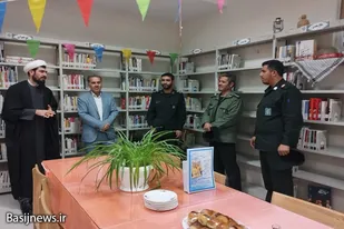 بازدید فرمانده سپاه رزن از کتابخانه عمومی این شهرستان