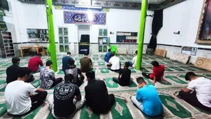 برگزاری مراسم زیارت عاشورا در سالروز شهادت استاد شهید مرتضی مطهری توسط رزمندگان وبسیجیان گردان ۱۲۰ امام حسین علیه السلام
