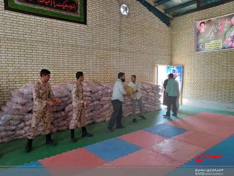 تهیه 500 سبد کالا در رزمایش کمک مومنانه توسط بسیج سازندگی ناحیه فراهان
