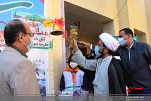 نواختن زنگ استکبارستیزی در دبیرستان نمونه دولتی اتحاد بوشهر