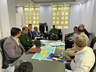 حضور فرمانده نیروی دریایی سپاه در قشم و پیگیری وضعیت آبرسانی به مردم
