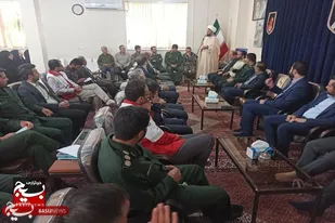 دیدار جمعی از مسئولین شهرستان بهار با امام جمعه این شهر به مناسبت هفته دفاع مقدس