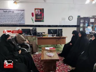 بانوان طلبه با تمام قوت به جدال جنگ نرم دشمن بروند
