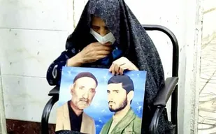دیدار مسئولان قلعه نو با خانواده شهدای روستای گل تپه کبیر