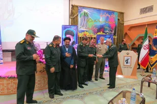 مراسم تقدیر از پیشکسوتان گردان توپخانه لشکر 14 امام حسین (علیه السلام) برگزار شد + تصاویر