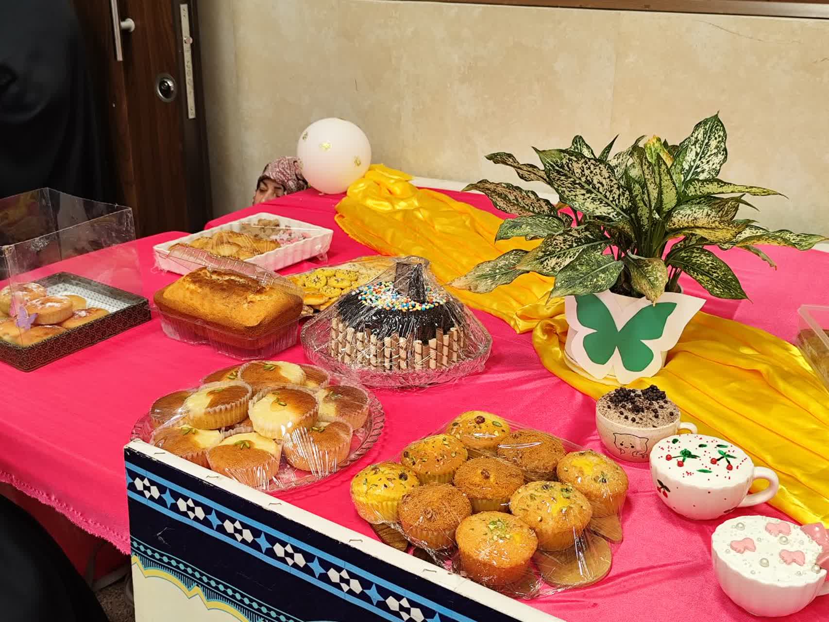 جشن روز پرستار با عطر کیک خانگی و آش نذری