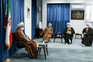 مردم با سربلندی و بصیرت در مقابل فتنه&zwnj;ها ایستادند