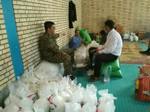 توزیع بیش از ۳۰۰ بسته کمک معیشتی و فرهنگی در شاهرود