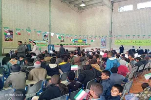 برگزاری جشن انقلاب با حضور دانش آموزان در زهک