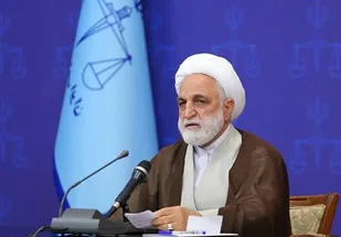 دشمن دنبال فشار و هجمه علیه نهاد&zwnj;های موثر نظام از جمله سپاه و بسیج است