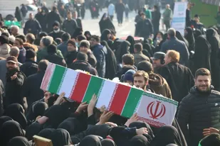 تشییع پیکر شهدای گمنام دوران دفاع مقدس در کرج (2)