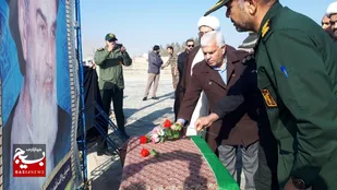 گلباران تمثال مبارک امام خمینی(ره) و شهدا در فیروزه