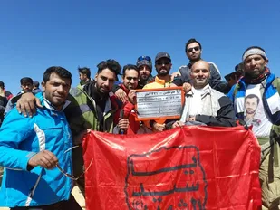 اهتزاز پرچم سپاه حضرت سیدالشهدا(ع) بر روی قله کلونچی
