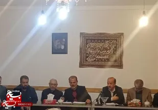 بازاریان، هم&zwnj;قدم همیشگی انقلاب