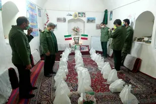 توزیع ۳۵ بسته کمک معیشتی در شهرستان بجستان