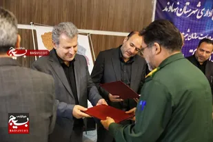 اهداء سند املاک سپاه استان همدان به فرمانده سپاه انصارالحسین(ع) با حضور رئیس سازمان ثبت اسناد