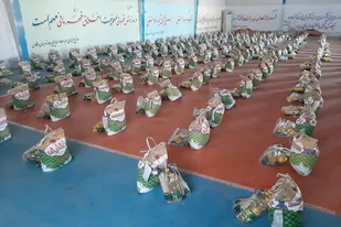 توزیع 650 سبد غذایی اهدایی مقام معظم رهبری بین نیازمندان دلگانی
