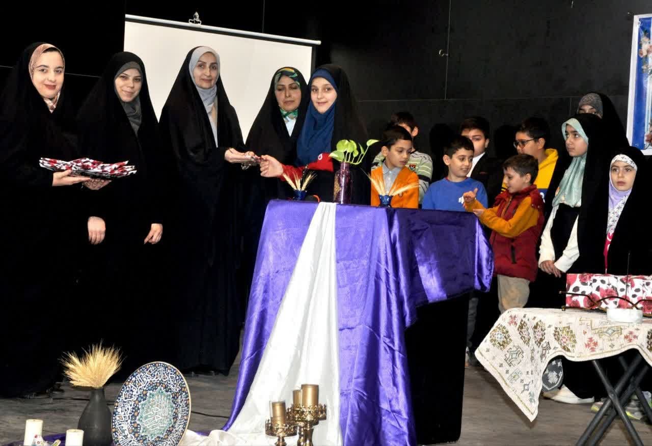 پایگاه بسیج خدیجه (س) شاندرمن با« قرآن ، جهاد و خدمت به مردم» الگوی جامعه شده است 