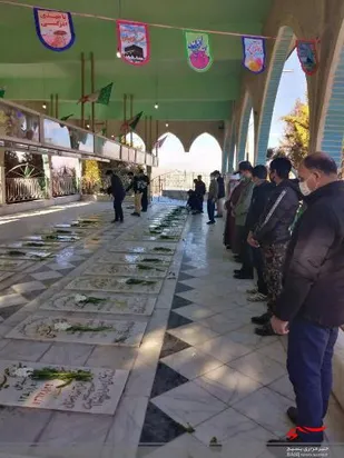 عطر افشانی گلزار شهدای سنگ&zwnj;شیر خوانسار برگزار شد