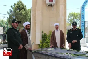 آیین غبارروبی گلزار شهدا و قبور مربیان عقیدتی در همدان