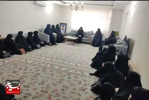 برگزاری نشست بصیرتی سیاسی ویژه بانوان بسیجی قمی در منزل شهید حسینعلی جوشقان نژاد