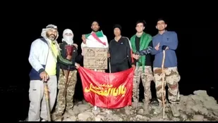 صعود شبانه تیم کوهنوردی فاتحین استان به بلندترین قله دشتستان