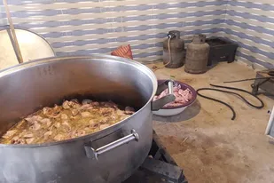 تا جوانان بسیجی و خیرین حضور دارند چتر مهربانی باقی است
