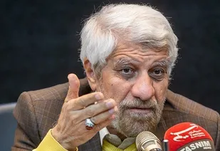 "با نوای کاروان" حاج صادق آهنگران رونمایی شد/ حسرتی که فرماندهان جنگ بر دل آهنگران گذاشتند/ جمع&zwnj;آوری تاریخ شفاهی باقیات&zwnj;الصالحات است