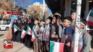 اجرای میدانی گروه سرود پسران و دختران حاج قاسم سلیمانی