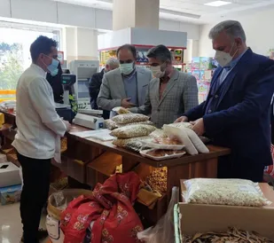 رصد بازار شب عید توسط فرماندار و&zwnj; اعضای کارگروه اقدام مشترک تنظیم&zwnj; بازار شهرستان پیشوا