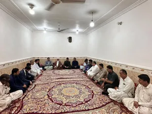 همدلی مسئولان دشتیاری در گرامیداشت هفته دفاع مقدس؛ دیدار با نماینده مردم استان در مجلس خبرگان رهبری