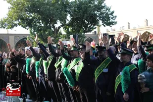 &nbsp;

تعویض پرچم سیاه گنبد منور امامزاده حسین(ع) همزمان با حلول ماه ربیع&zwnj;الاول