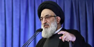 در مقابل فتنه باید ایستادگی کرد/ سرگرم جریانات رسانه ای نشویم