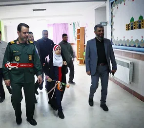 بدرقه فرزندان پاسدار شهید" ناصر بیات" از خانه تا مدرسه توسط فرمانده سپاه استان زنجان