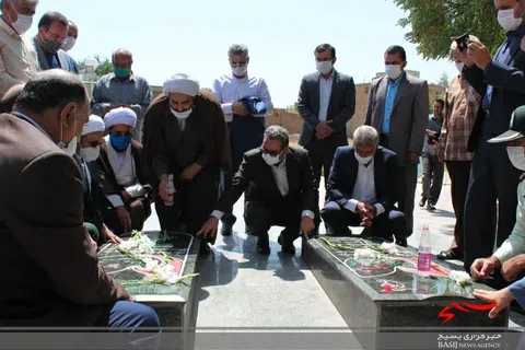 مزار شهدای گمنام شهر فرمهین با حضور مسئولان گلباران و عطرافشانی شد