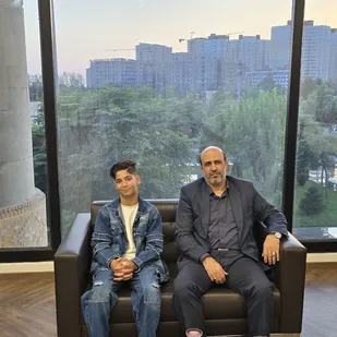 وفای به عهد سردار حیدرنیا، به فرزند شهید/ جشن تولد فرزند شهید جنگ ۱۲ روزه، در کنار قهرمانان کشتی