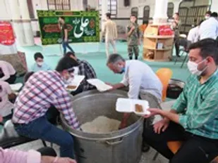 اطعام علوی به همت بسیجیان حوزه شهید مطهری نایین