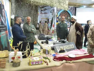 افتتاح نمایشگاه دستاوردهای دفاع مقدس بنام روایت عشق در نایین