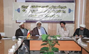 رفع تمام مشکلات جامعه در گرو توجه به نماز است