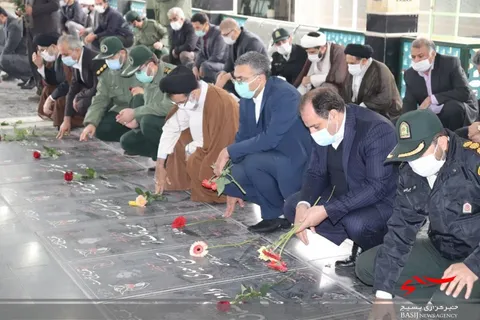 گلباران و عطرافشانی مزار مطهر شهدای ساوه+عکس