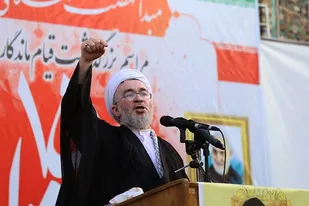برخی از انقلابی&zwnj;نماها کدهای ضعف به دشمنان ارسال می&zwnj;کنند/ حرکت در مسیر و خط امام باید تداوم یابد