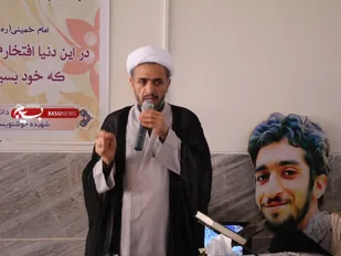 در جنگ تركيبي باید همانند شهدا ایستادگی کرد