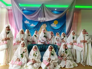 جشن تكليف دانش آموزان دختر مدرسه راهيان كوثر ابهر برگزار شد+تصاوير