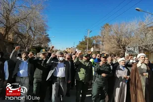 مردم ولایتمدار شهرستان ارسنجان در اعلام انزجار و محکومیت اهانت به مقام ولایت و مرجعیت راهپیمایی کردند