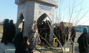 غبارروبی گلزار شهید خانلرخانی و دیدار با مادر  شهید+ تصاویر