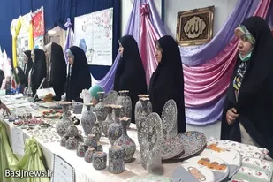 بازدید فرمانده سپاه ناحیه همدان از نمایشگاه طرح اسوه حوزه حضرت زینب (س)