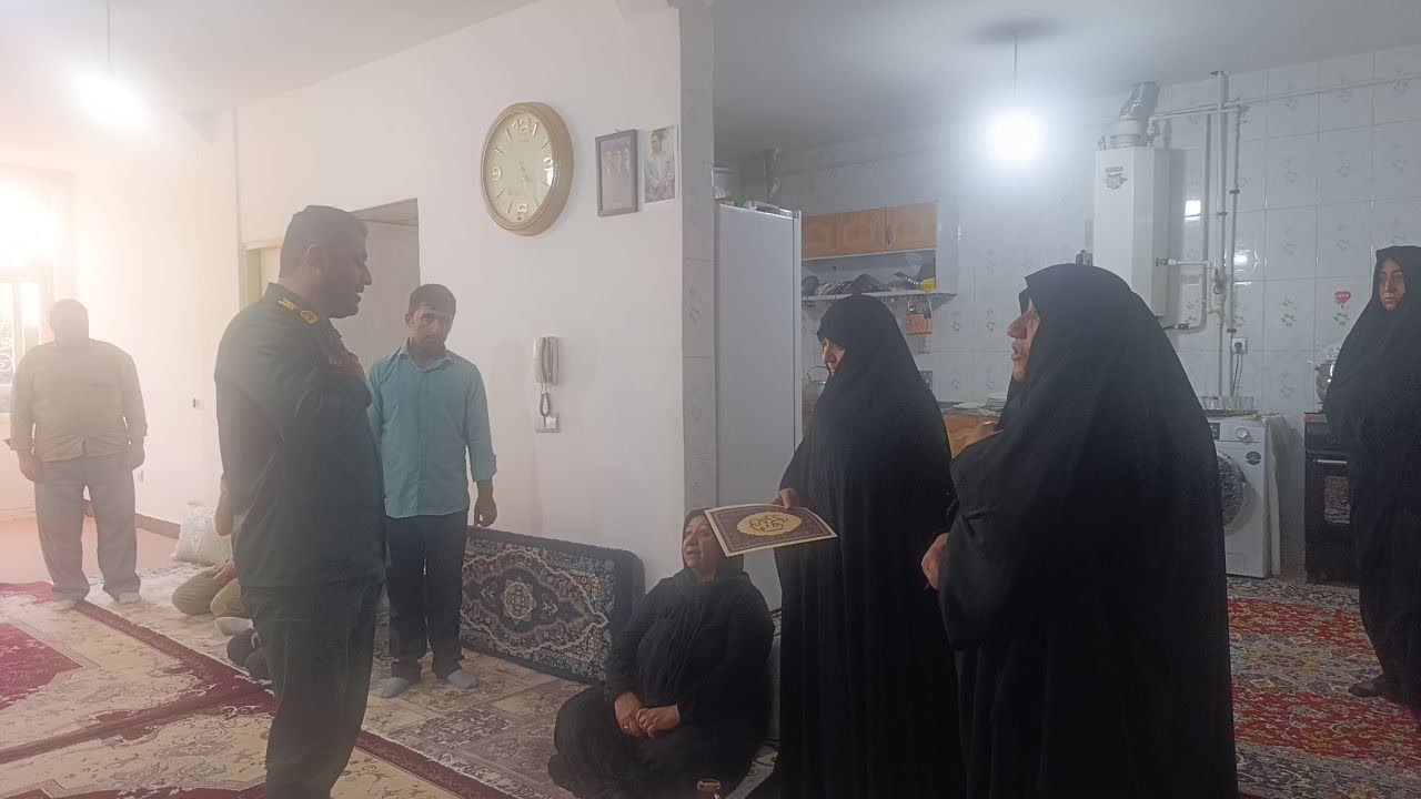 روایت ایثار در کوی شهیدان؛ برگزاری یادواره خانگی سردار شهید «محمود رشنو» در رومشکان روایت ایثار در کوی شهیدان؛ برگزاری یادواره خانگی سردار شهید «محمود رشنو» در رومشکان